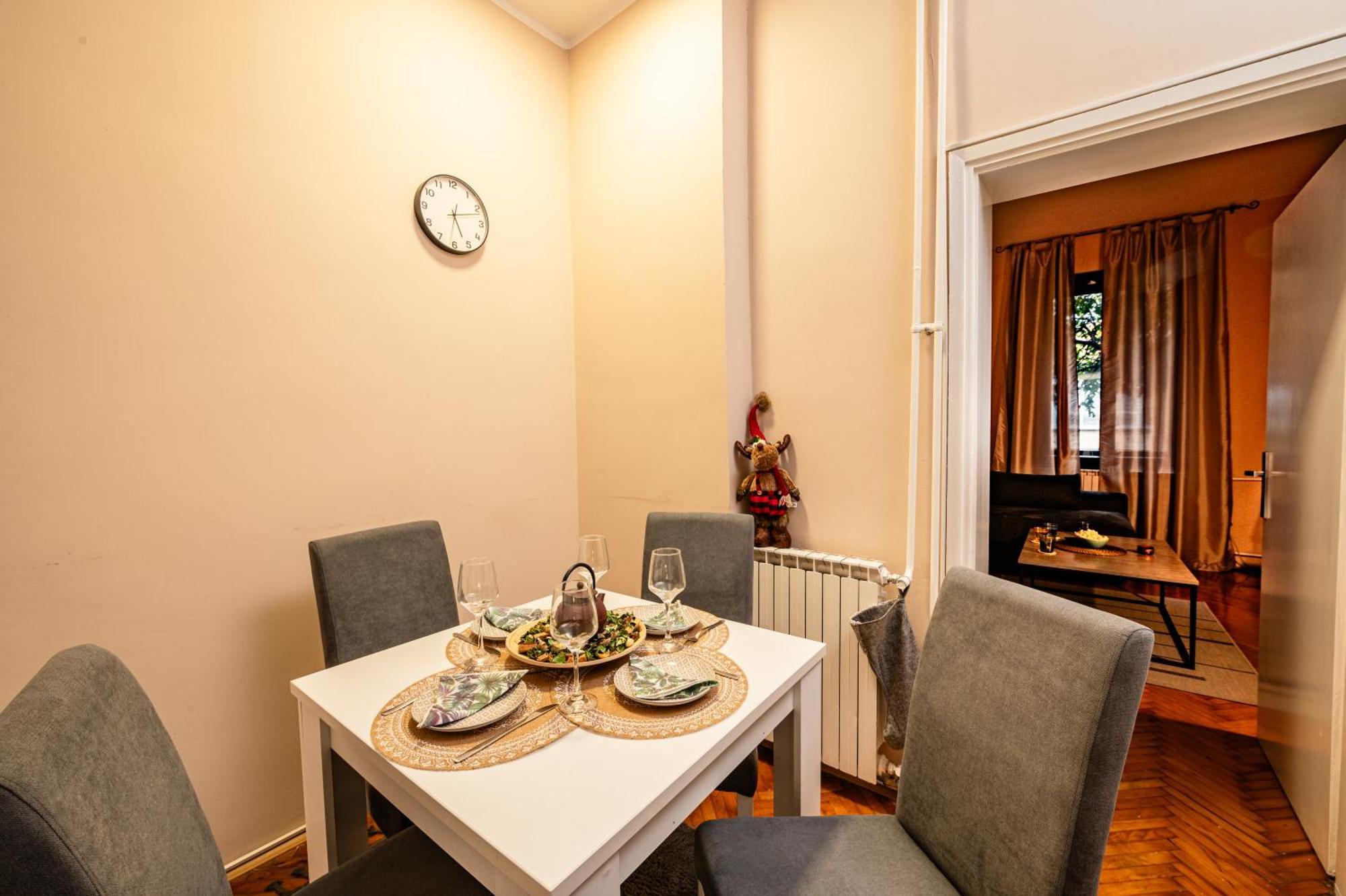 Cozy Apartment In City Center Belgrado Esterno foto