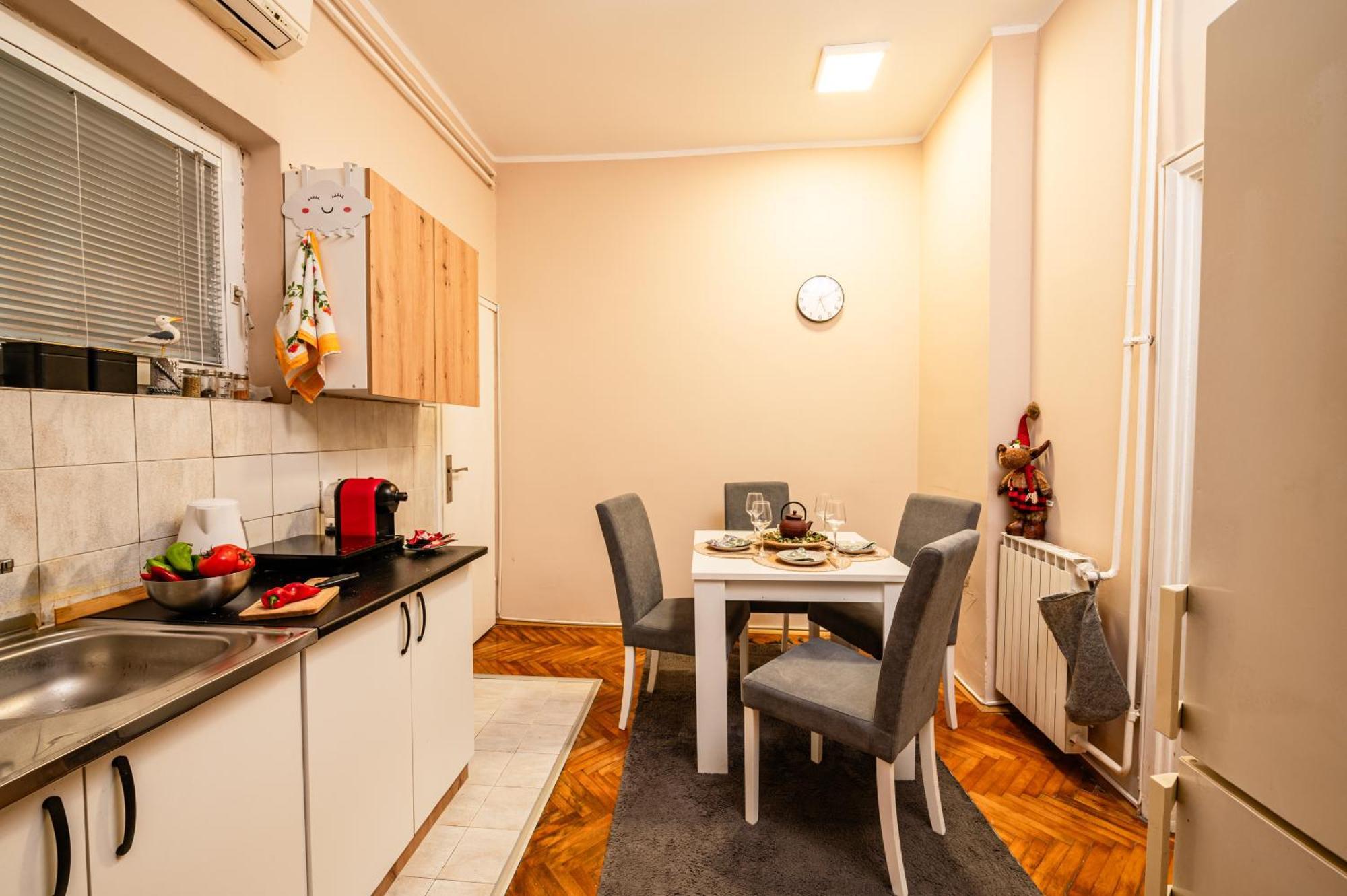Cozy Apartment In City Center Belgrado Esterno foto