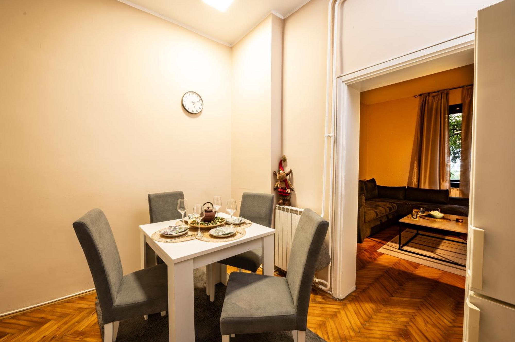 Cozy Apartment In City Center Belgrado Esterno foto