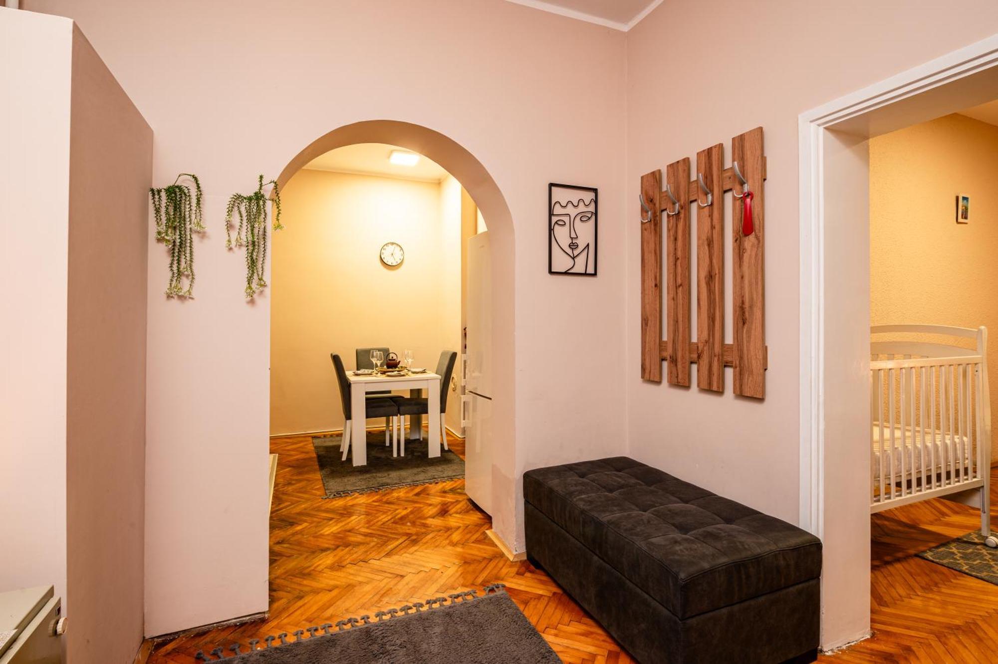 Cozy Apartment In City Center Belgrado Esterno foto
